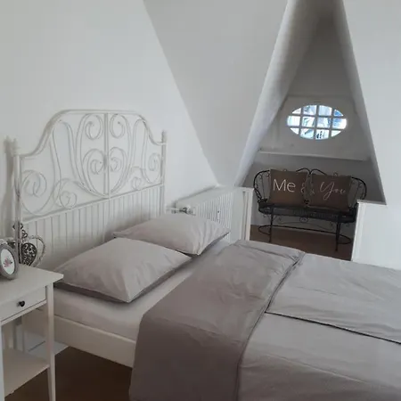 Uber Den Dachern Von *